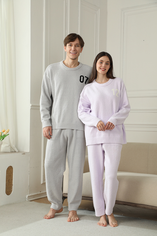Red Men's Warm & Cozy Semi-Flannel Couple's Pajamas — Knitted Digital Pattern, Soft Fleece Fabric, Pullover Style: The Ideal Choice for Loungewear in Autumn and Winter